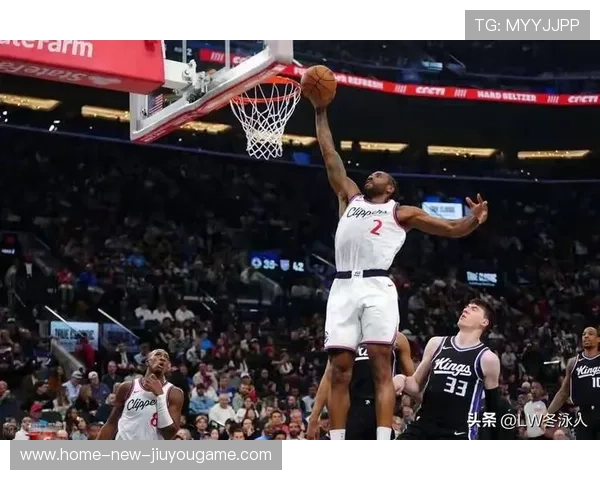 伦纳德后仰三分穿网，快船在主场取胜